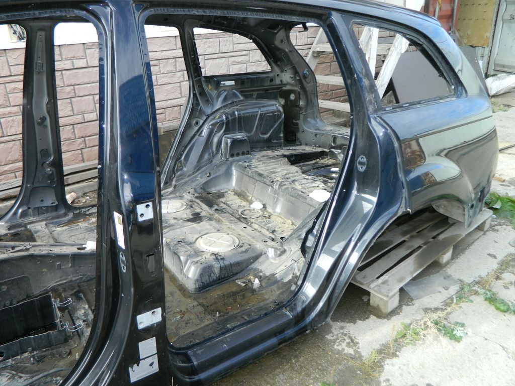 Порог со средней стойкой AUDI Q7 4L BAR Лев (Б/У) 40940129