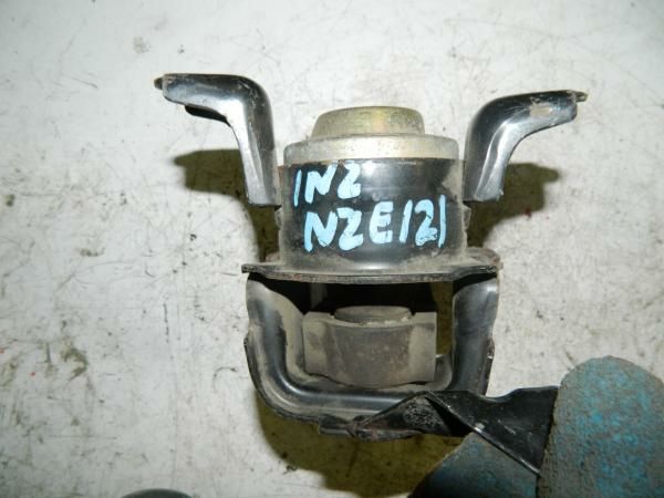 Подушка двигателя TOYOTA ALLEX NZE121 1NZFE Прав (Контрактный)