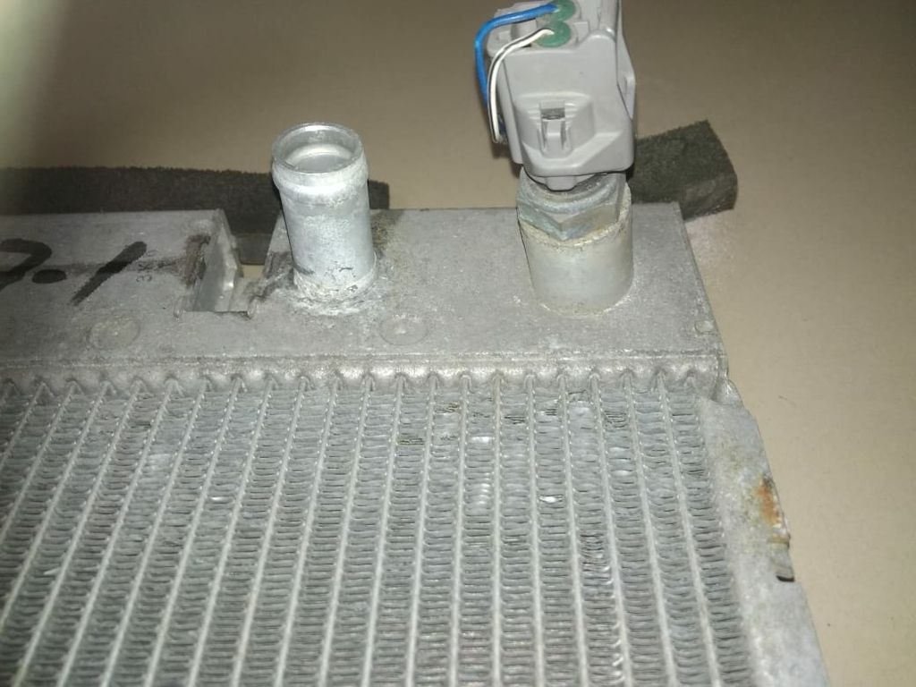 Радиатор охлаждения TOYOTA PRIUS NHW20 1NZFXE (Контрактный)