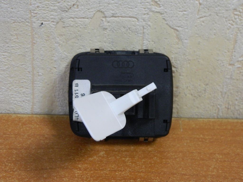 Кнопка регулировки пневмоподвески AUDI Q7 4L (Б/У) 35020601