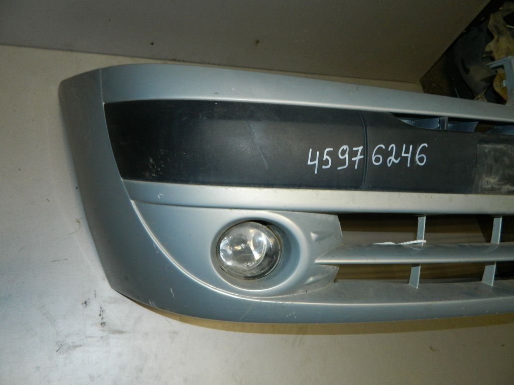Бампер передний Renault Clio II K4J 711 (Б/У) 